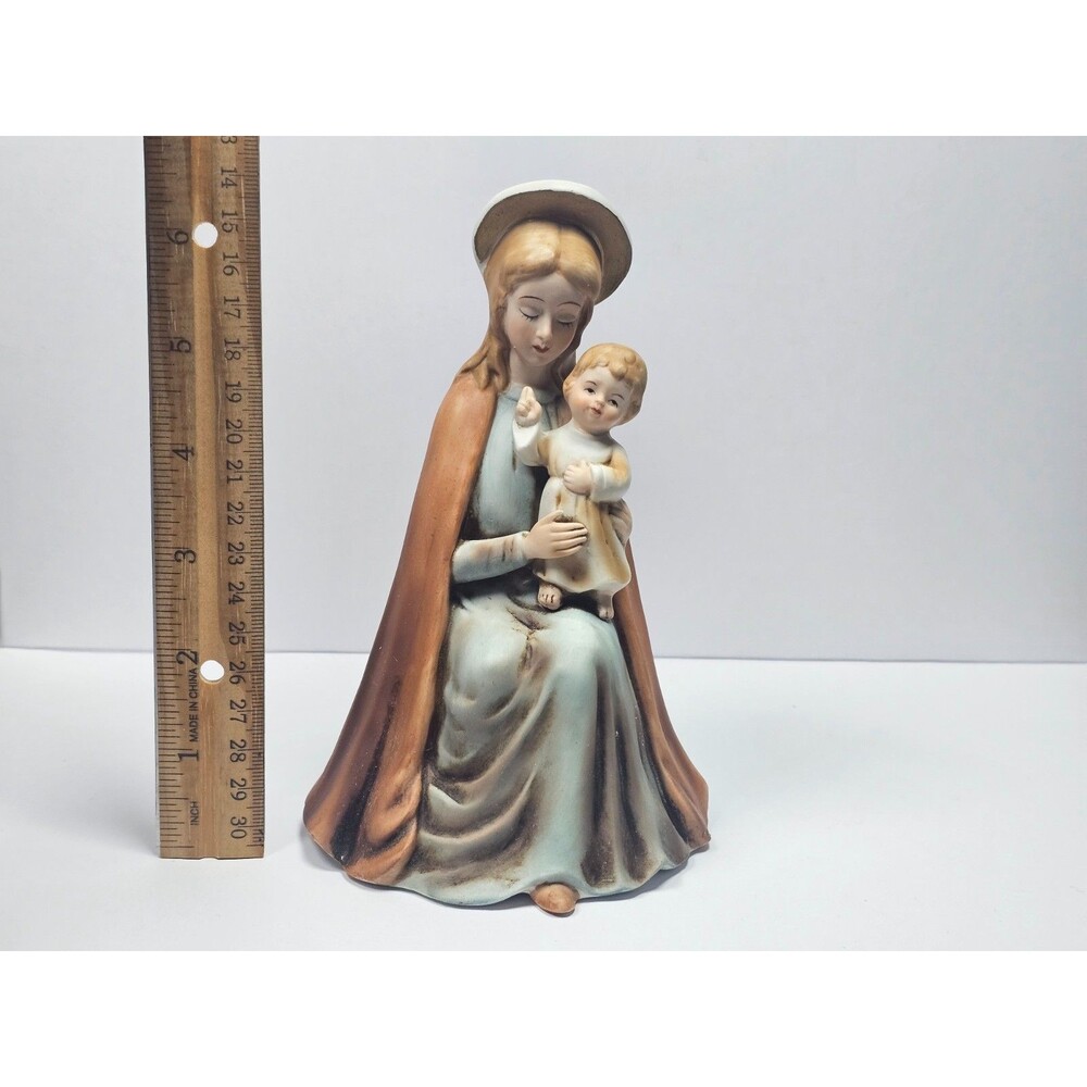 Virgin Mary with Christ Child Porcelain Musical Figurine - Picture 5 of 5